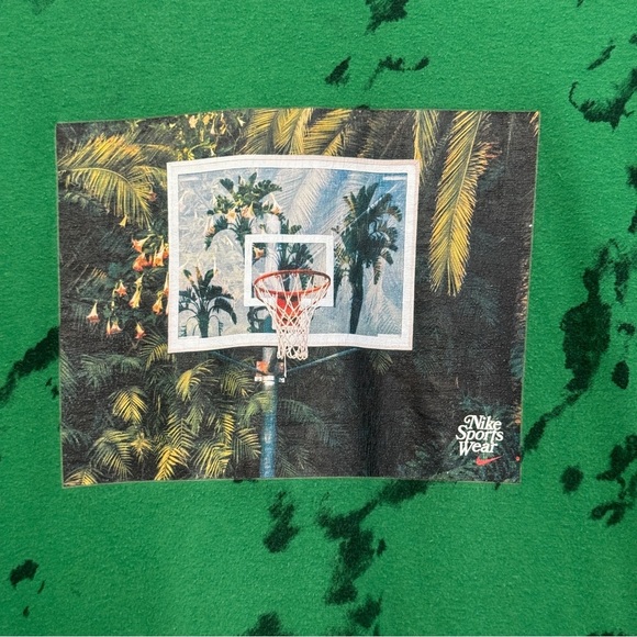 Nike Sportswear XL Green Graphic Basketball Hoop Tropical T-Shirt - Picture 3 of 6